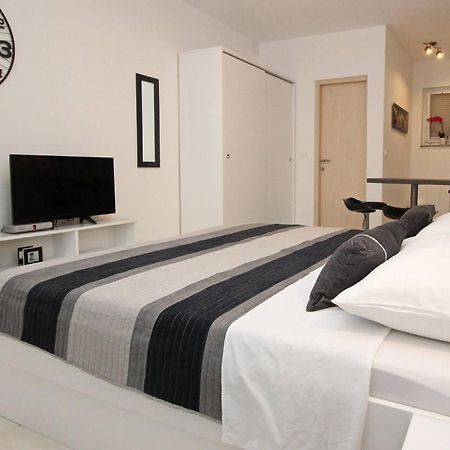 Apartments Karamarko Baška Eksteriør bilde