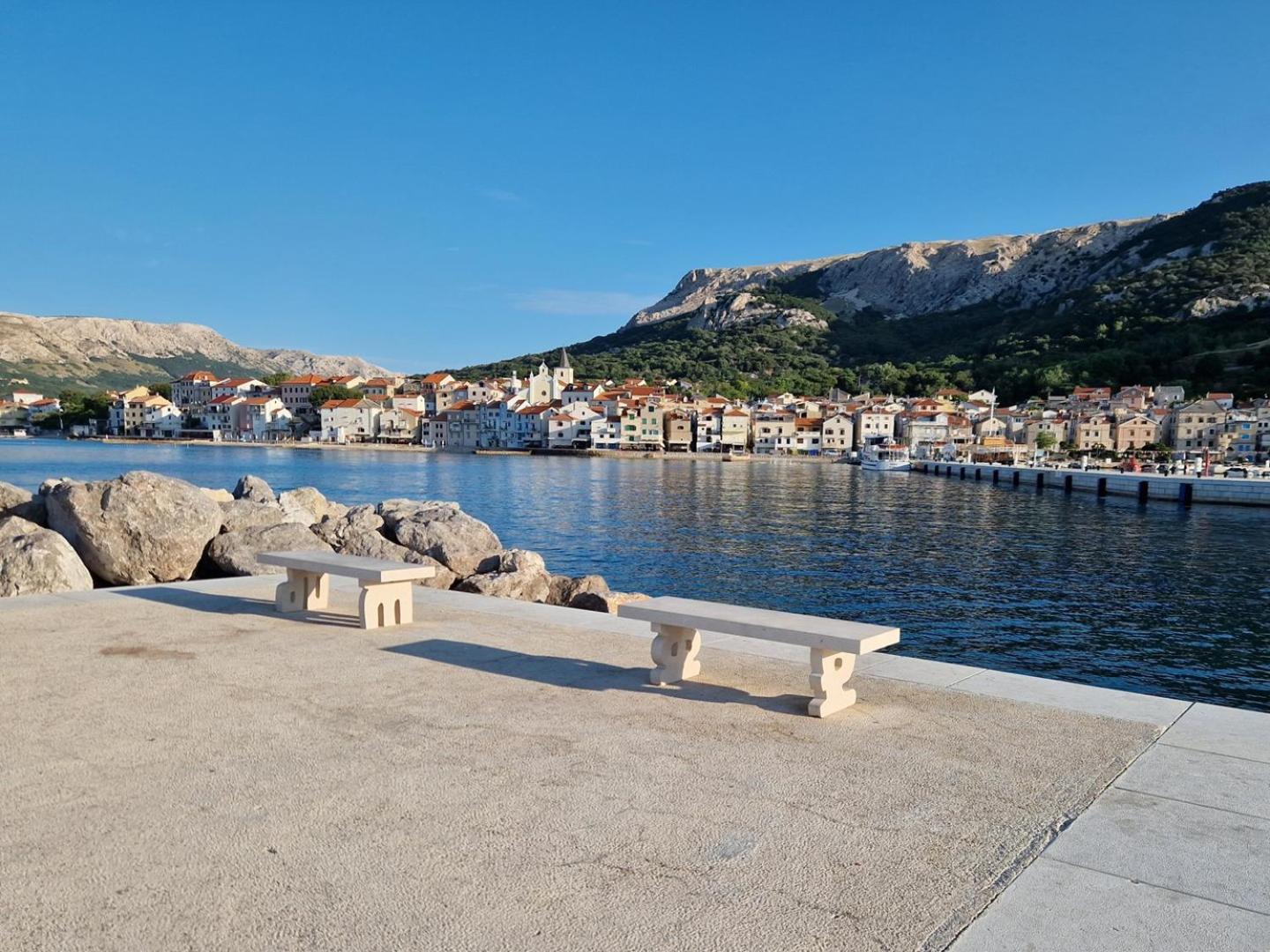 Apartments Karamarko Baška Eksteriør bilde